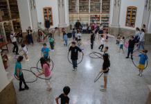 Malabares, cuentos y poesía llenan de vida las bibliotecas de Jalisco en verano