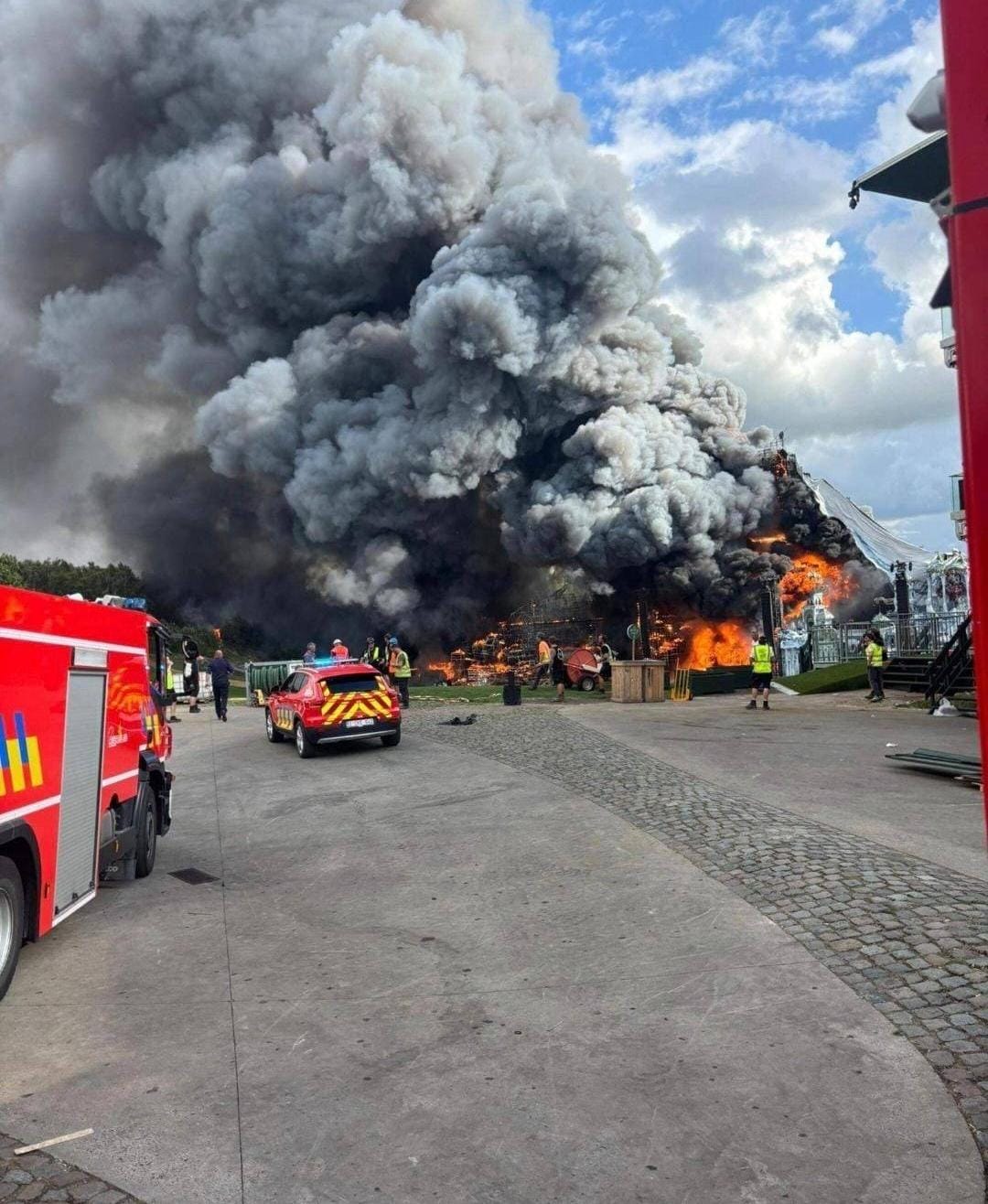 Tomorrowland sufre un incendio en su escenario principal a dos días de su inauguración Tomorrowland sufre un incendio en su escenario principal a dos días de su inauguración