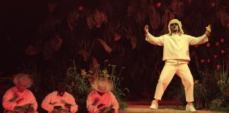 PETA denuncia que Bad Bunny sube gallinas a escenario de residencia musical en Puerto Rico