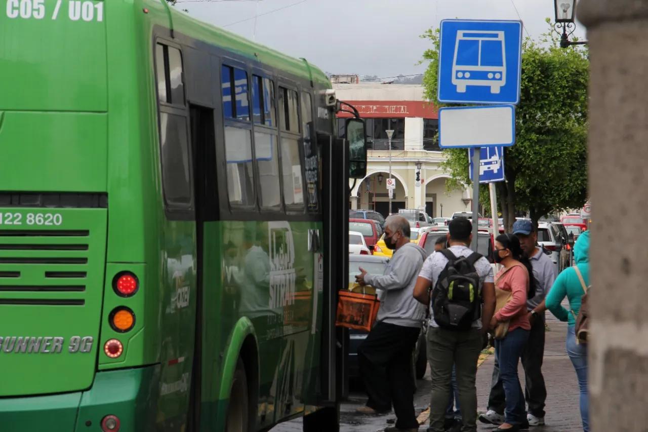 Avanzan tres frentes ciudadanos contra el tarifazo al transporte público en Jalisco