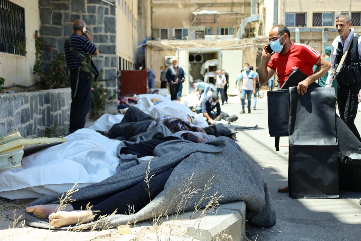 Los médicos de Sueida, en Siria, piden ayuda desde un hospital convertido en una fosa común