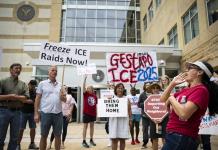 Grupos latinos condenan que ICE acceda a datos médicos de 79 millones de personas en EEUU