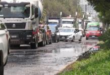 Baches, tráfico y caos: la odisea de cruzar Adolf Horn en Tlajomulco