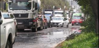 Baches, tráfico y caos: la odisea de cruzar Adolf Horn en Tlajomulco