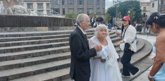 77 años de amor: Anselma y Emilio celebran sus ´bodas brillantes´ en Guadalajara