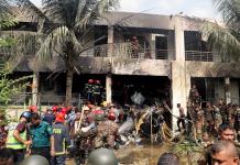 Al menos 20 muertos al estrellarse un avión militar contra una escuela en Bangladés