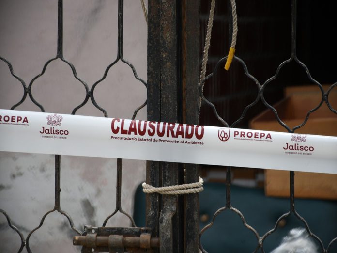 Clausuran vivienda en Tuxpan por convertirlo en basurero clandestino Clausuran vivienda en Tuxpan por convertirlo en basurero clandestino