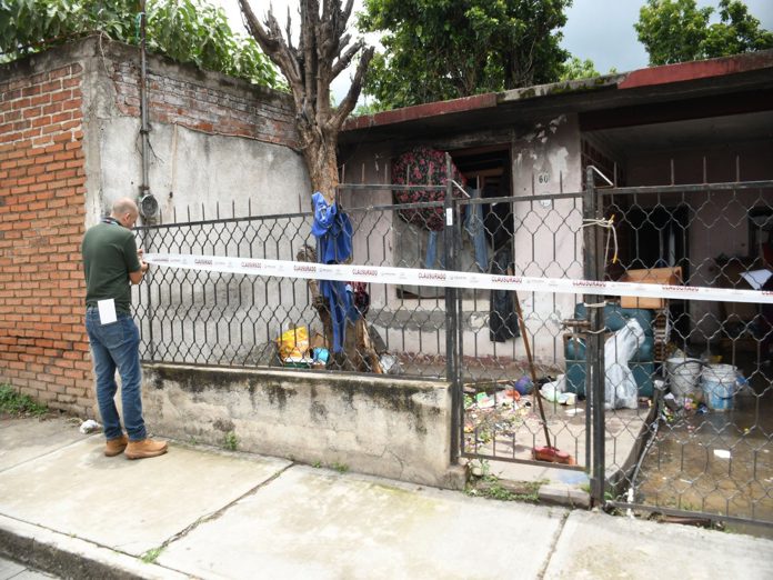 Clausuran vivienda en Tuxpan por convertirlo en basurero clandestino Clausuran vivienda en Tuxpan por convertirlo en basurero clandestino