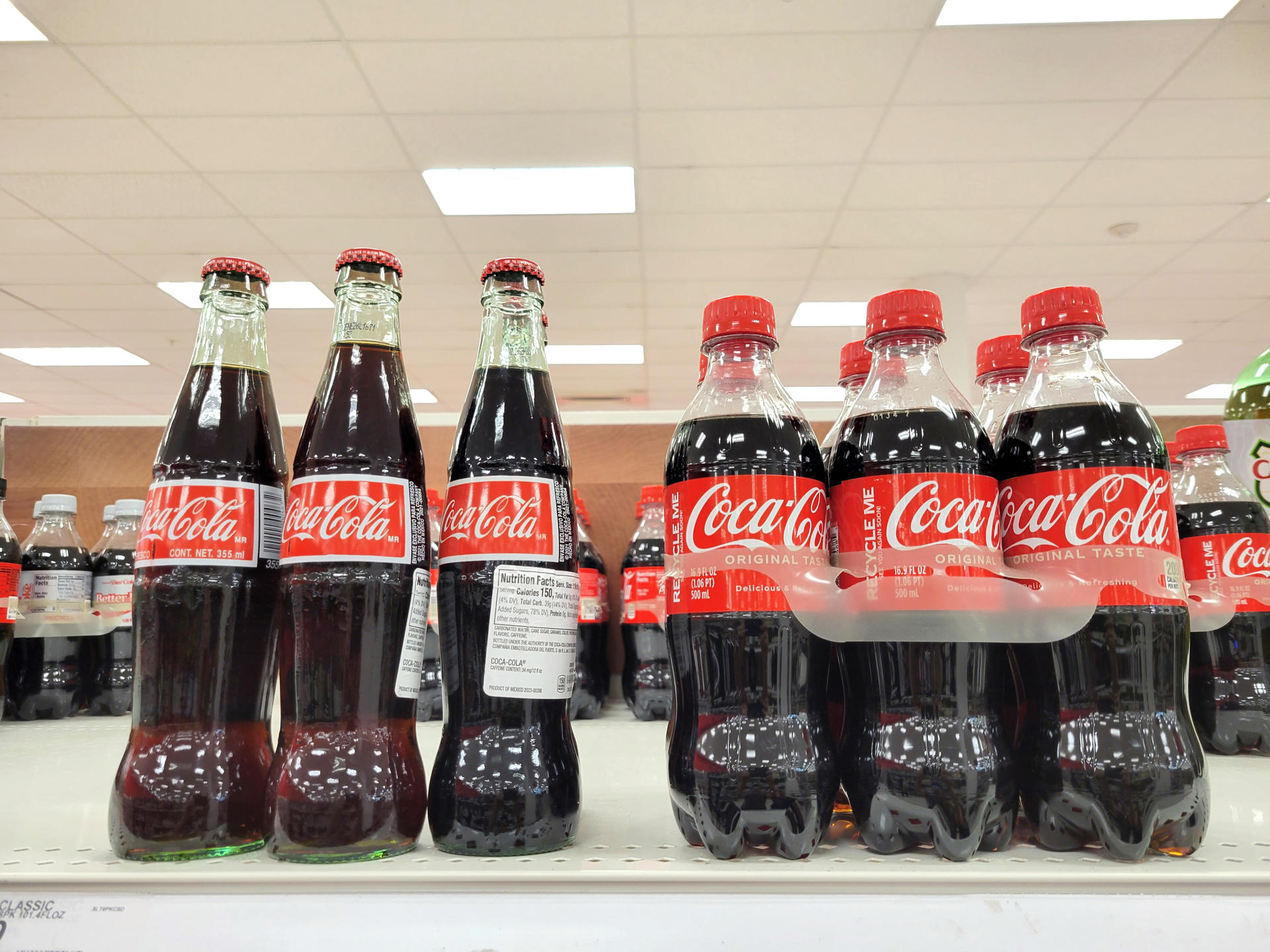 Cola-Cola va a añadir una bebida con azúcar pero aclara que no renuncia al jarabe de maíz