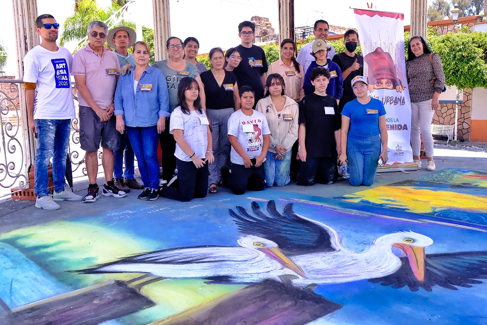 Convierten la plaza principal de Jamay en un Lienzo efímero con el taller de Arte Madonnari Convierten la plaza principal de Jamay en un Lienzo efímero con el taller de Arte Madonnari