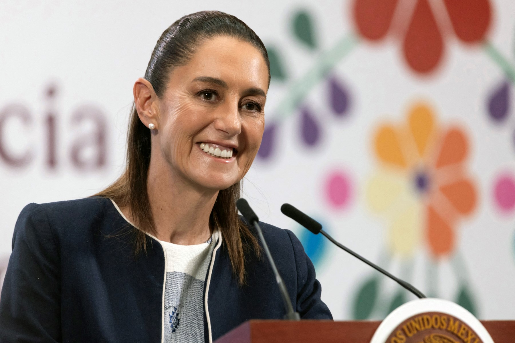 Sheinbaum critica comentario muy machista del futbolista Chicharito Hernández