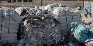 La ayuda alimentaria se descompone bajo el sol mientras la hambruna persiste en Gaza