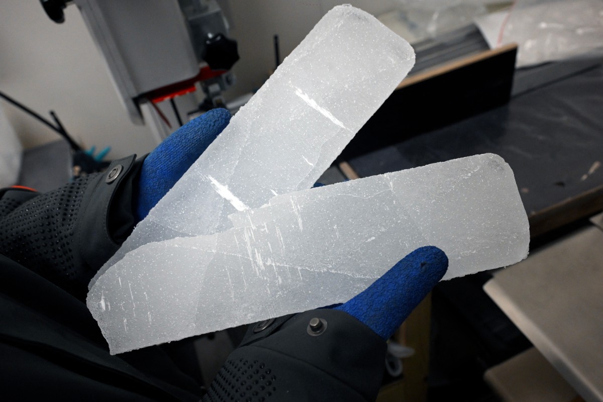 En un laboratorio de Bruselas, científicos estudian hielo en busca de claves climáticas En un laboratorio de Bruselas, científicos estudian hielo en busca de claves climáticas