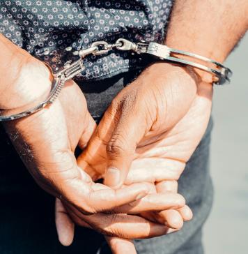 Autoridades capturan a cinco hombres, entre ellos un exalcalde, ligados al narco