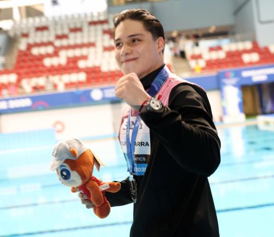 Osmar Olvera debe conformarse con la plata en la final de trampolín de 1 metro