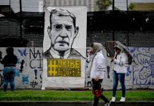 Expresidente colombiano Uribe, hallado culpable por soborno a un paramilitar