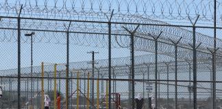 Detención de inmigrantes es un maná económico para prisiones privadas en EEUU