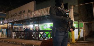 Suben a 17 los muertos por ataques del domingo contra civiles en Ecuador