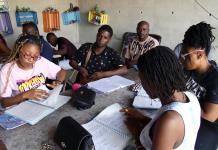 Migrantes de Haití en el sur de México encuentran una esperanza en las clases de español