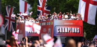 Inglaterra celebra la Eurocopa con miles de aficionados en Londres