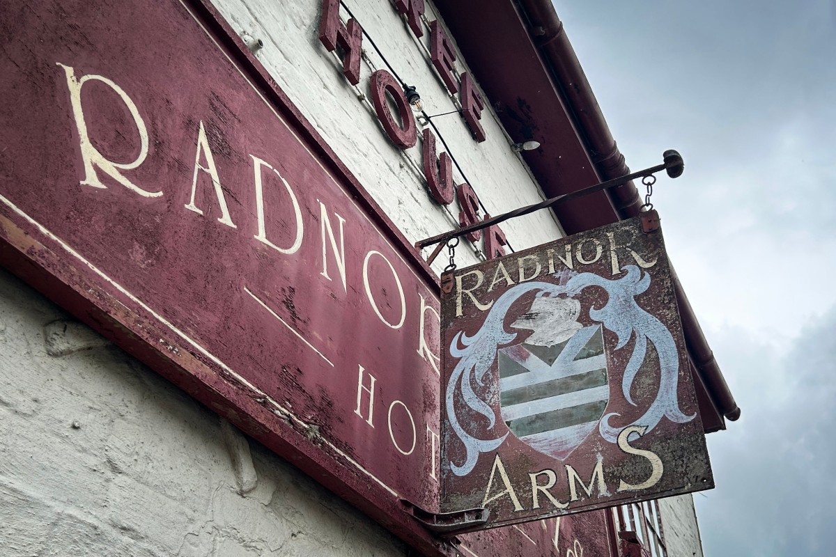 Los británicos al rescate de sus pubs
