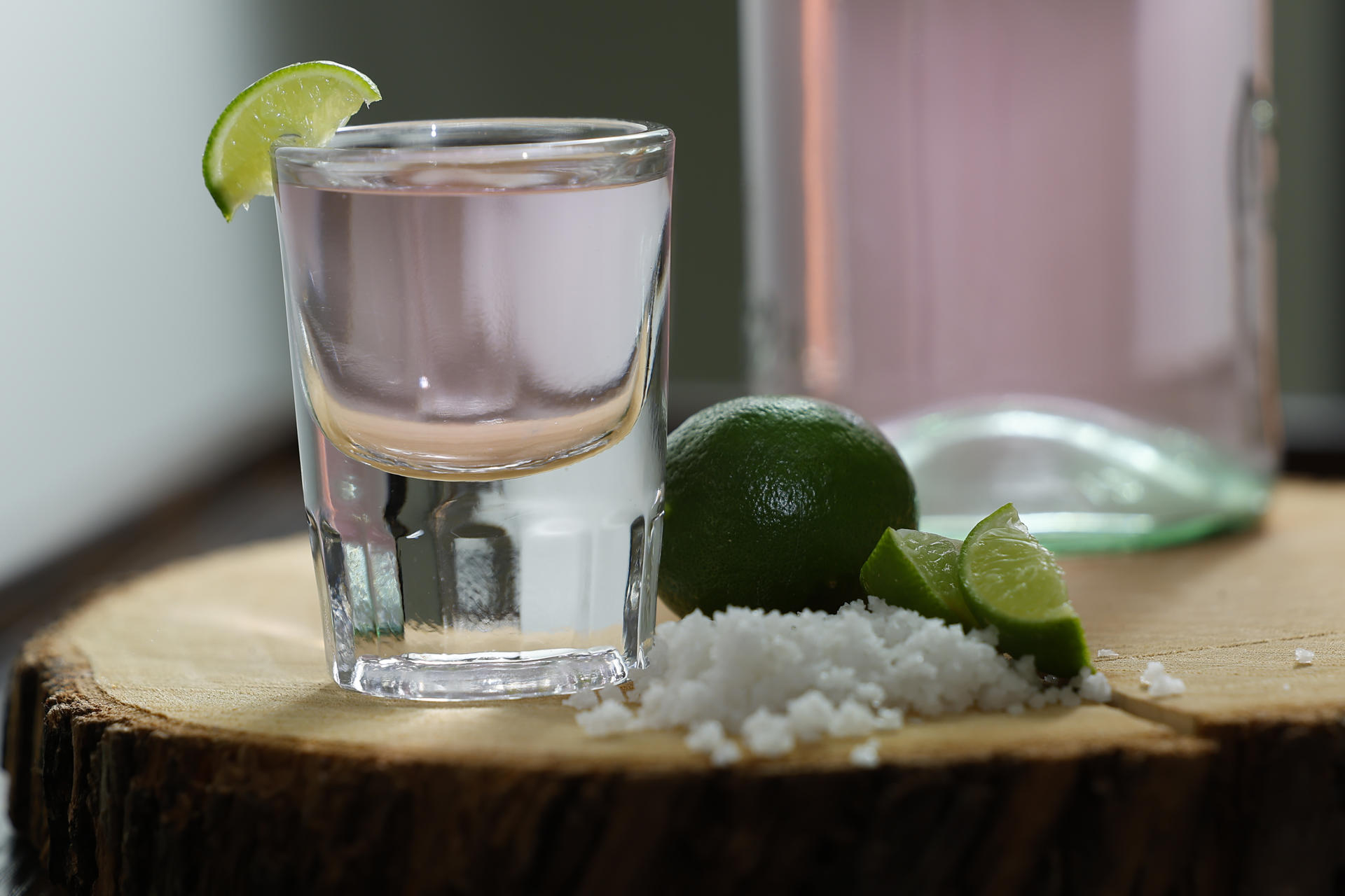 Tequila rosado con jamaica: la innovación mexicana que da vuelta al mundo