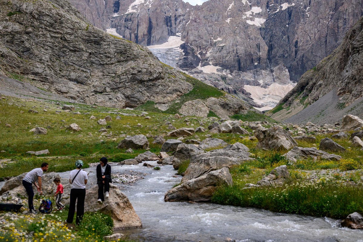 Los glaciares se derriten en el monte Cilo de Turquía Los glaciares se derriten en el monte Cilo de Turquía