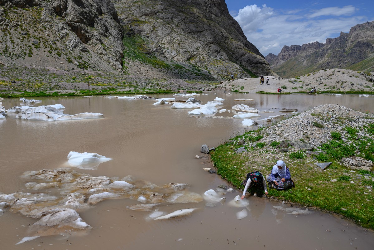 Los glaciares se derriten en el monte Cilo de Turquía Los glaciares se derriten en el monte Cilo de Turquía
