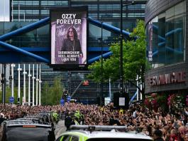Ultimo adiós de miles de fans a Ozzy Osbourne en Birmingham