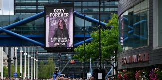 Ultimo adiós de miles de fans a Ozzy Osbourne en Birmingham