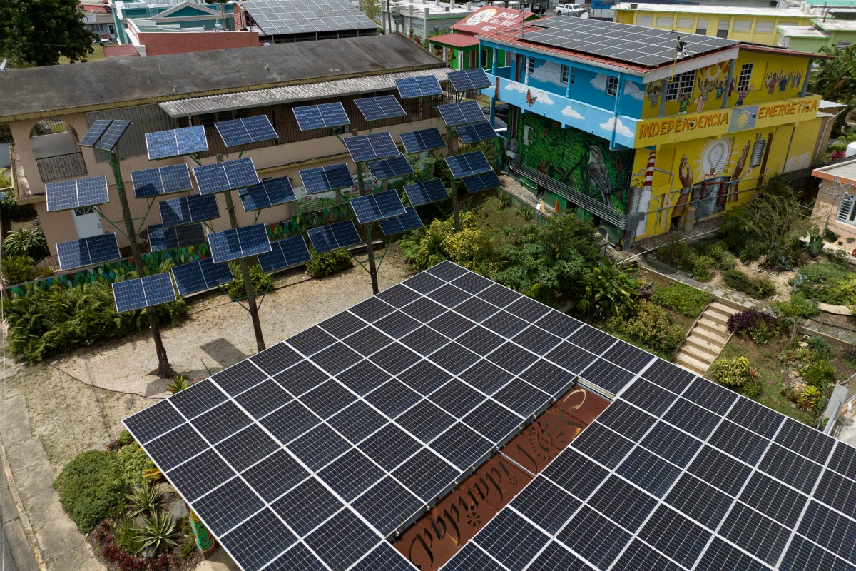 La energía solar comunitaria, alternativa para los apagones en Puerto Rico La energía solar comunitaria, alternativa para los apagones en Puerto Rico