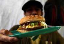 Asocian el consumo de alimentos ultra procesados a un mayor riesgo de cáncer de pulmón