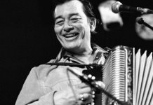 El pionero de la música tejana, Leonardo Flaco Jiménez, muere a los 86 años
