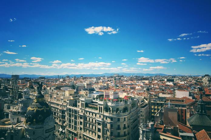 Señalados por falsear sus currículums, varios políticos dimiten en España Señalados por falsear sus currículums, varios políticos dimiten en España