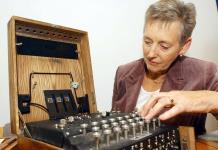 Muere Stella Rimington, la primera directora del MI5 e inspiración de M en la saga Bond
