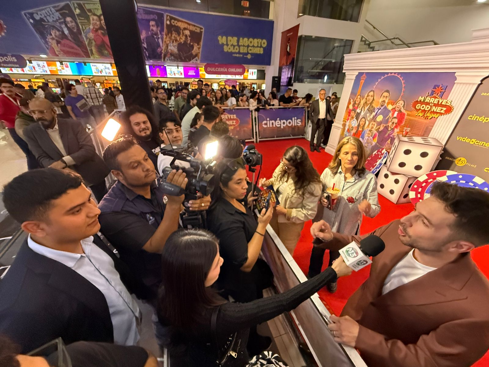 Guadalajara recibe en alfombra roja el estreno nacional de Mirreyes vs Godínez Las Vegas Guadalajara recibe en alfombra roja el estreno nacional de Mirreyes vs Godínez Las Vegas