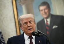 Trump pide la renuncia del CEO del fabricante de chips Intel