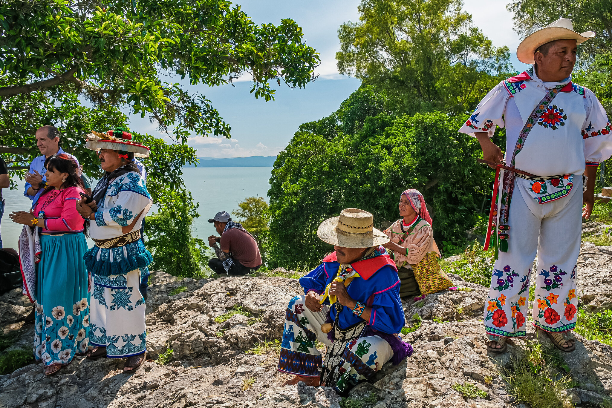 El pueblo Wixárika y autoridades culturales realizan ceremonia de preservación en el Xapawiyemeta