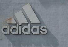 Adidas comienza diálogo con México sobre las sandalias inspiradas en huaraches oaxaqueños