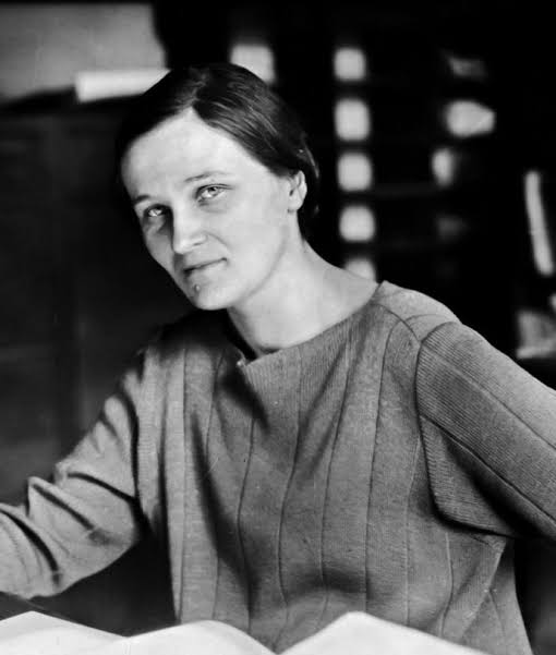 Ultra Violeta Radio - Vi. 08 Ago 2025 - Dra. Deborah Dultzin Kessler y Cecilia Payne-Gaposchkin Ultra Violeta Radio - Vi. 08 Ago 2025 - Dra. Deborah Dultzin Kessler y Cecilia Payne-Gaposchkin
