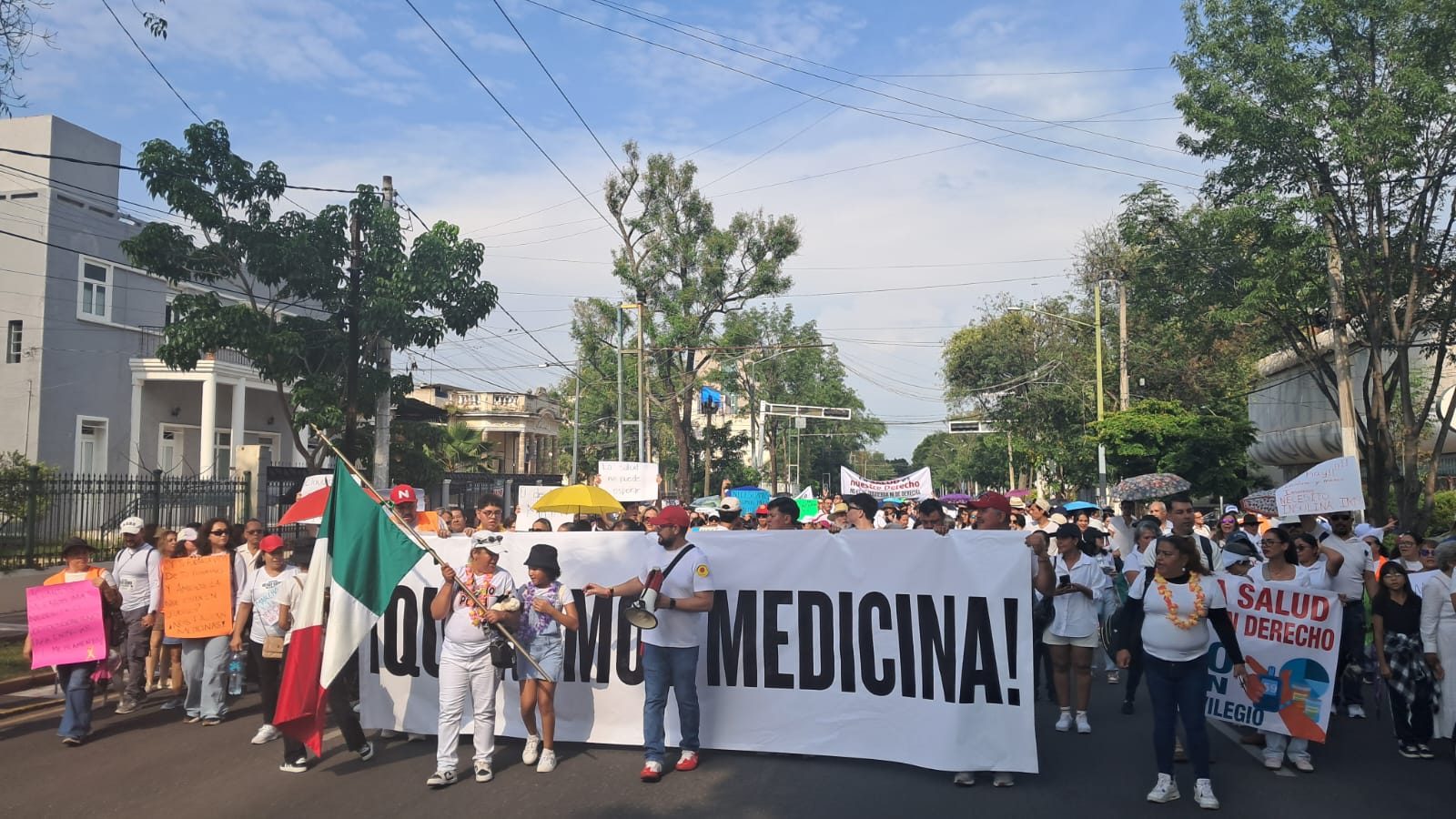 Familias en Guadalajara alzan la voz por medicamentos contra el cáncer
