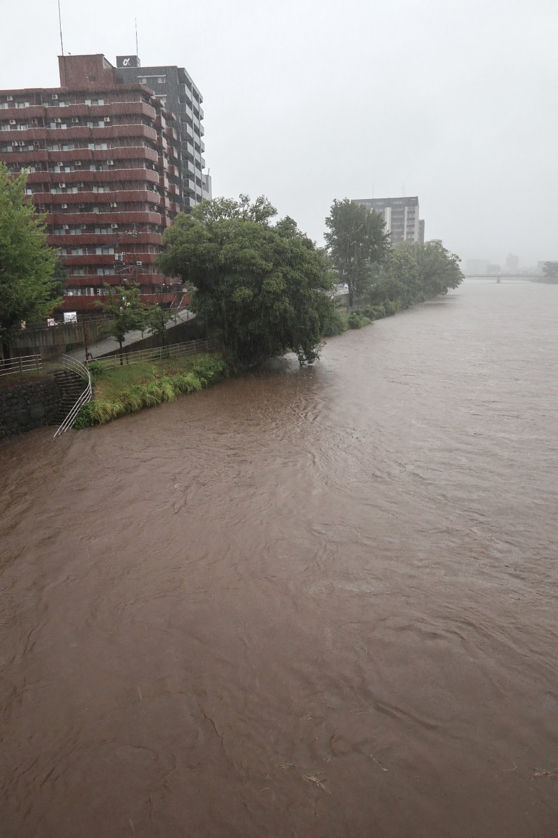 Japón urge a millones a evacuar tras lluvias que provocaron inundaciones y aludes Japón urge a millones a evacuar tras lluvias que provocaron inundaciones y aludes