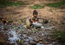 Trabajo doméstico de mujeres adolescentes en América Latina casi duplica al de los hombres, según Unicef