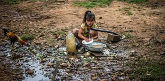 Trabajo doméstico de mujeres adolescentes en América Latina casi duplica al de los hombres, según Unicef
