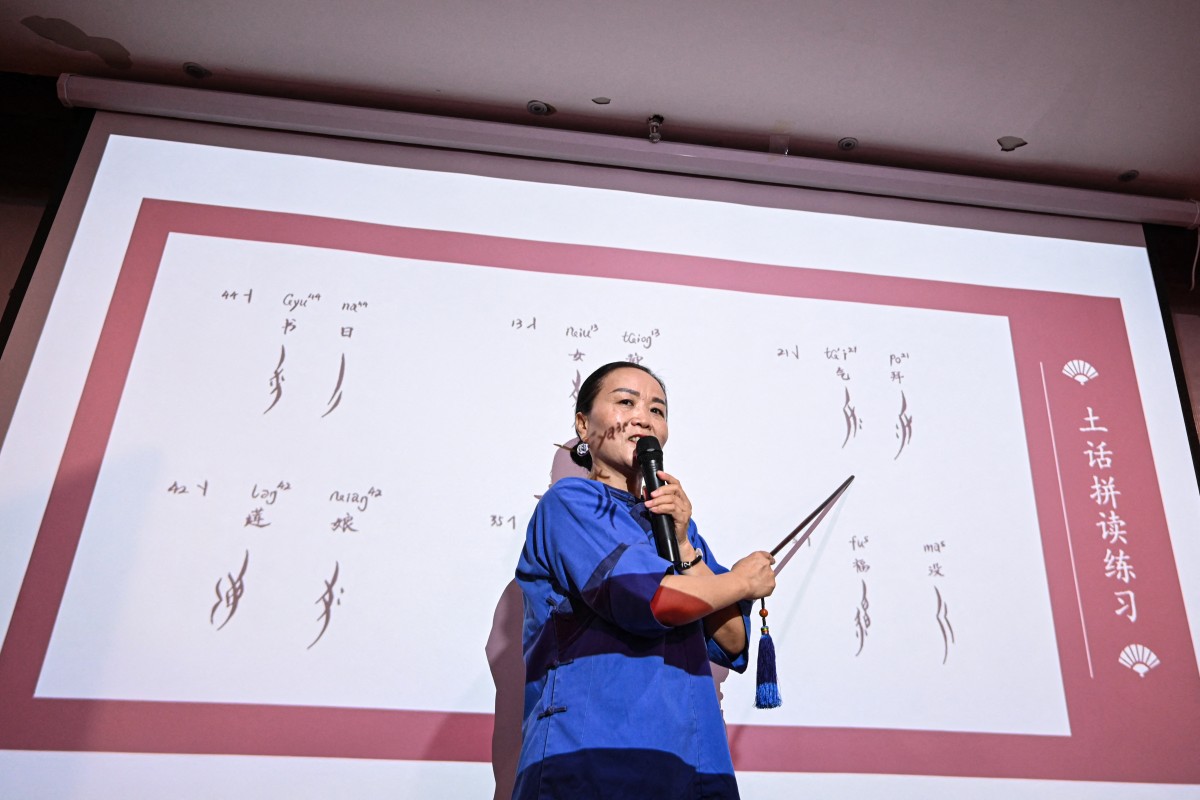 Jóvenes chinas rescatan del olvido una antigua escritura secreta usada entre mujeres