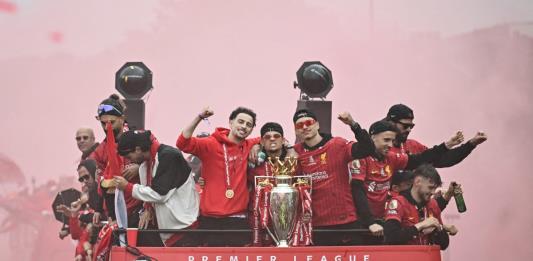 Liverpool gasta una fortuna para retener un título de Premier League muy competido