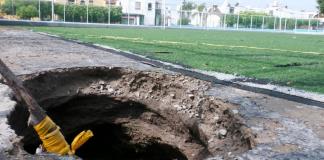 Tarjeta roja en unidad deportiva: se abre socavón en cancha de Isla Raza