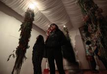 Una exposición inmersiva busca visibilizar los casamientos infantiles en México