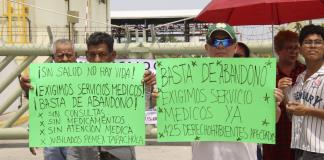 Jubilados cierran planta de la estatal Pemex y provocan desabasto de gasolina en Chiapas