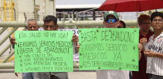 Jubilados cierran planta de la estatal Pemex y provocan desabasto de gasolina en Chiapas